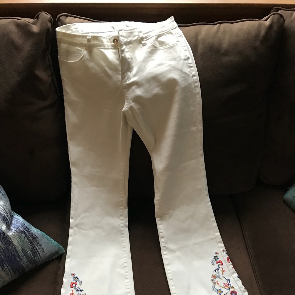 White embroidered Jeans